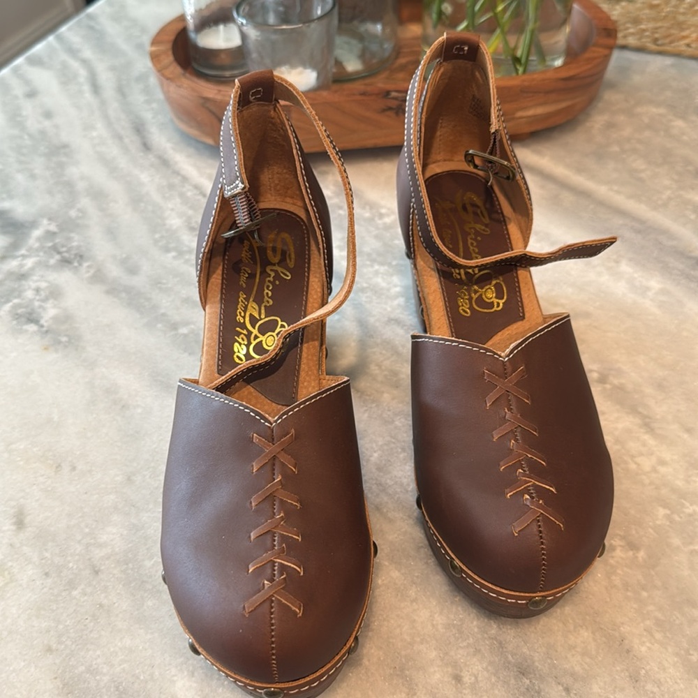 Stylish Brown Women's Shoes - Picture 2 of 4